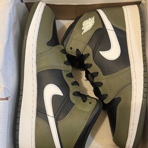 Nike Green and Black High-Top Sneakers